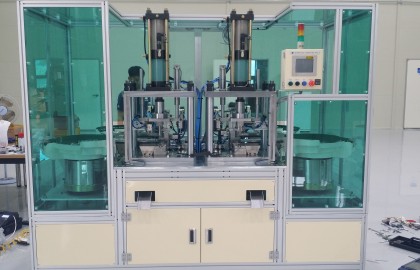 브라켓 볼트 압입 자동화